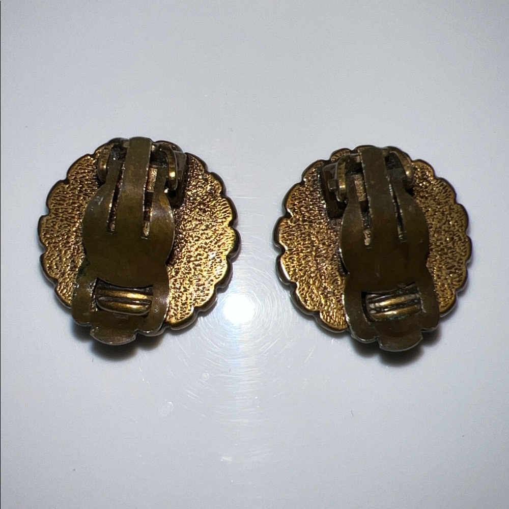 Authentic Chanel clips earrings - Picture 6 of 8